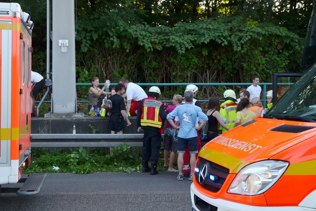 Einsatz BF Koeln Klimaanlage Reisebus defekt A 3 Rich Koeln hoehe Leverkusen P011.JPG